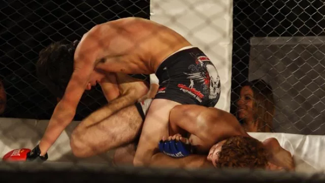 Los más "livianitos" de la noche pelearon en la categoría menos de 62 kilos