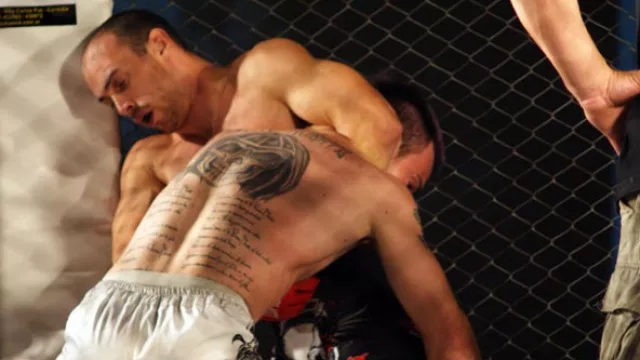 En el MMA vale (casi) todo: golpes de puño, patadas y tomas en el piso