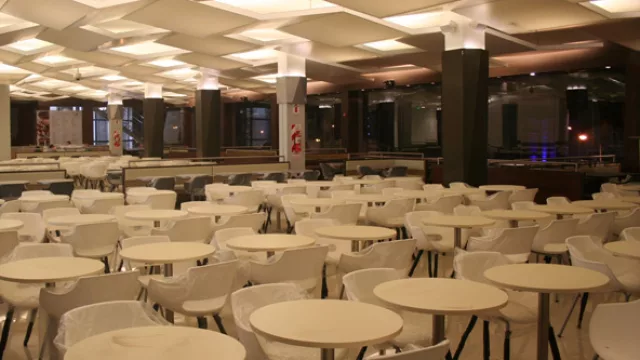 El patio de comidas suma empresas como Balcarce Café, Jhonny B. Good y Andrea Franchesquini