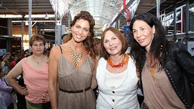 Karina Mazzoco, Liliana Crigna y Maria Ch. en la fundación Paz por la no violencia, proyecto “cosiendo redes”.