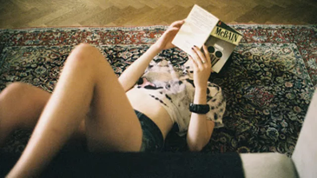 Rosemarie Urquico, Sal con una chica que lee