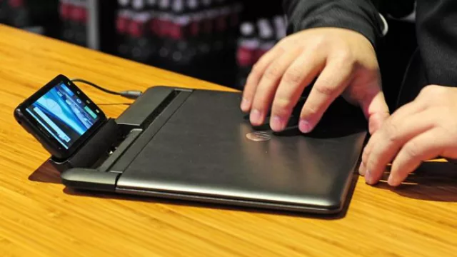 El Atrix 2 llega a Claro a buen precio (eso sí, contrato por 2 años)