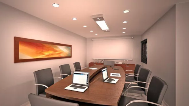 La sala de reuniones está completamente equipada y tiene capacidad para 12 personas.