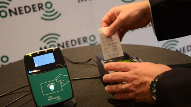 En sólo un segundo, el validador aprueba la operación y luego el posnet emite un ticket.