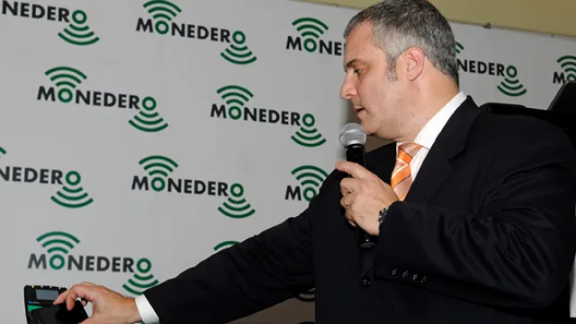 Claudio Magi hace una demostración de Monedero. 