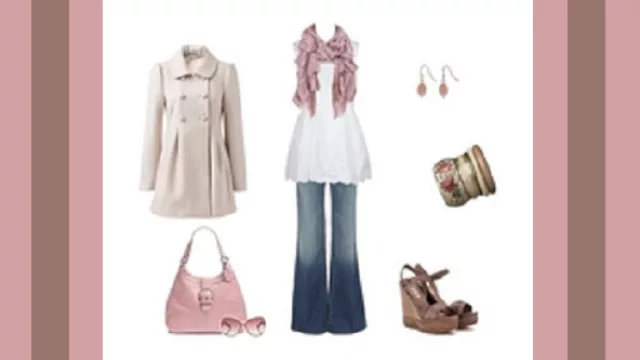 Jeans patas de elefantes con top remerón en broderie, tapado cruzado y foulard en rosa viejo. Sandalias con plataformas estampado a rayas.