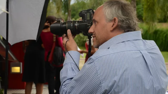 ¡Clic! Álvaro Corral en acción. El fotógrafo que tiene la mayor base de datos de empresarios de la región centro