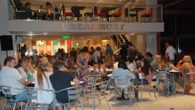 Creambury la pegó con el local en Carlos Paz: facturó el triple gracias a Flavio Mendoza y su “Stravaganza”