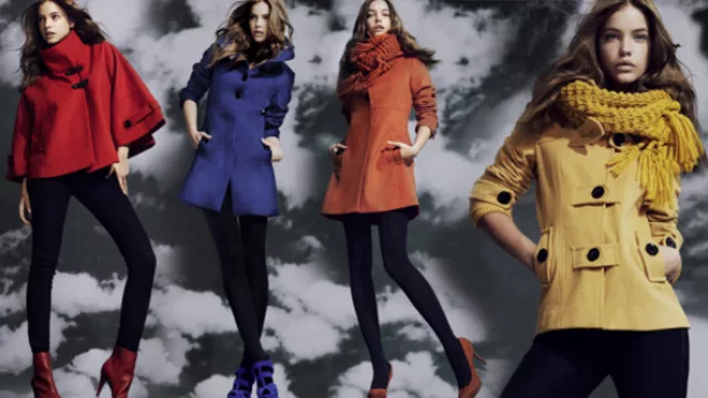 Tapados muy coloridos, en todos los cortes, anchos/capas, trenchs, cazadoras y mucho cuello volcado de lana.