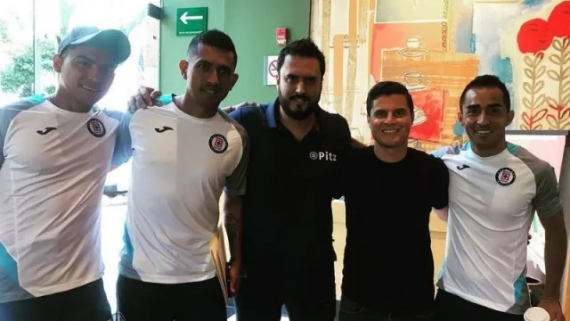 De izquierda a derecha: Orbelin Pineda (Selección Mexicana), Elías Hernández (León), Rafael Sánchez, Claudio Destéfano (cofundador de Pitz) y Rafael Baca (Cruz Azul)