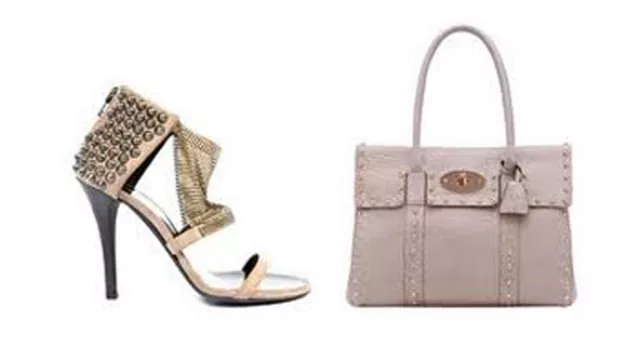 Un buen par de sandalias, con cartera en composse. 