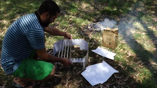 El kit trae dos kilos de briquetas de carbón vegetal para armar la parrilla
