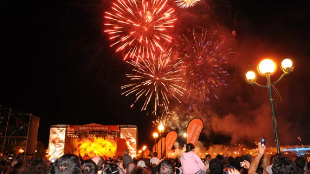 Naranja le puso color a la Villa (y Los Tipitos la llenaron de música)