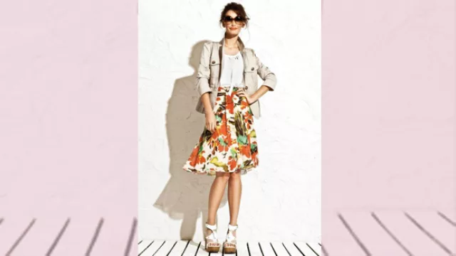 Falda evasee estampado de flores, chaqueta blazer manga 3/4.