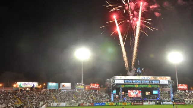 Los fuegos artificiales fueron uno de los protagonistas en esta 47ª edición del Festival Nacional de Doma y Folklore