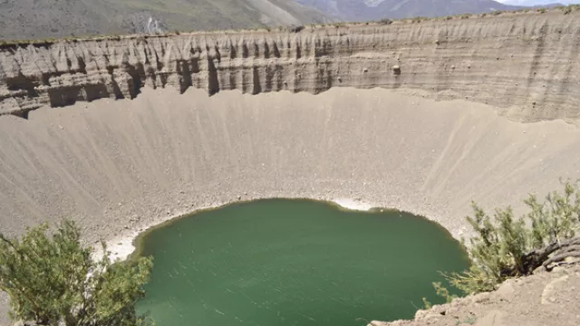 Una de las dolinas que componen el Pozo de las Ánimas, parada obligada antes de llegar al Valle de las Leñas
