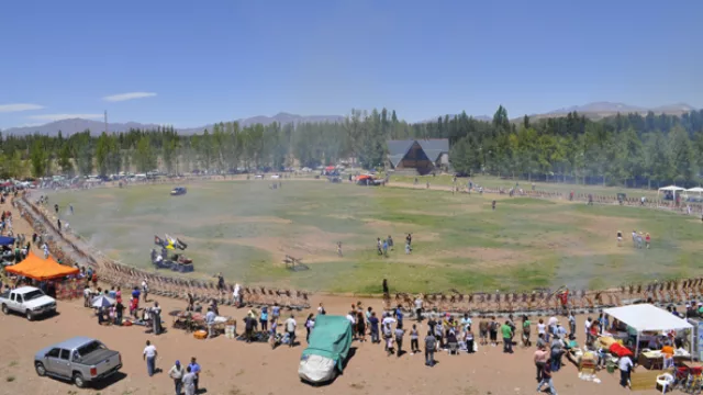 Nos pudimos subir a la grúa hidráulica para tener una vista completa de la Maratón del Chivo