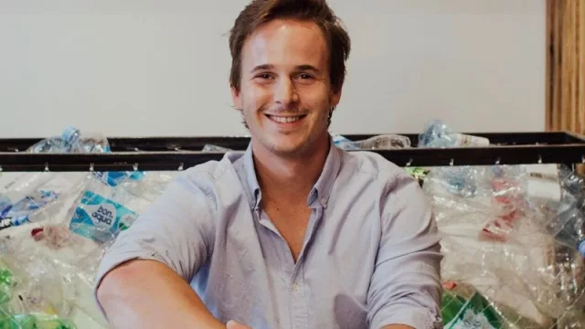 Cómo son y cuánto valen los anteojos hechos con plástico 100% reciclado (donde hay Bond en Córdoba)