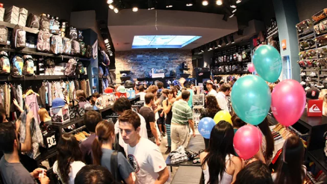 30.000 personas pasaron por la Noche Shopping (indumentaria: lo más buscado)