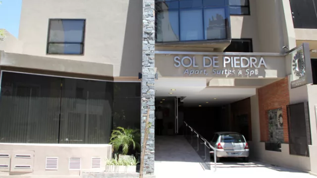 Abrió el apart hotel con habitaciones en honor a La Pelada de la Cañada, Jardín Florido o Rodrigo