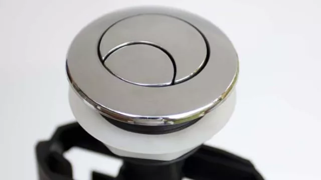 Aqua Duo contiene un sistema compuesto por una válvula, que permite distinguir dos botones para diferente volumen de descarga