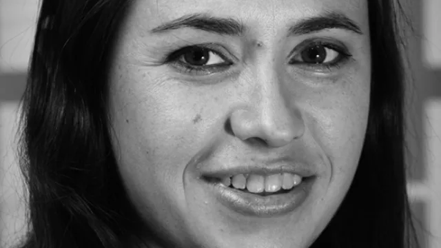 La UES21 y Jazmín Chebar: acercando la teoría y la práctica del diseño de indumentaria