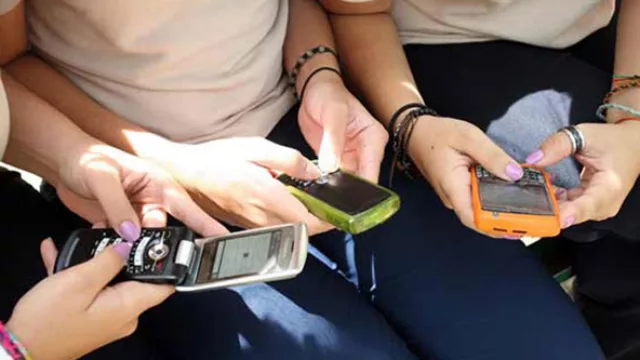 Bs As: El 50% de los chicos tiene celular con acceso a Internet