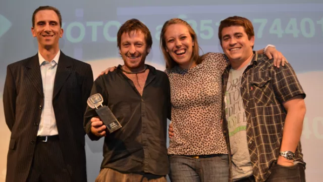 El CC 2011 fue para Tito, el spot de Lotería de Córdoba; lo festeja el equipo de Razón Social