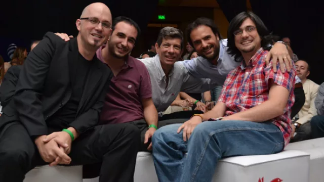 Una barra bullanguera en el living de los emprendedores