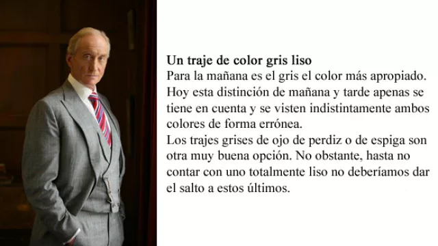 Un traje de color gris liso