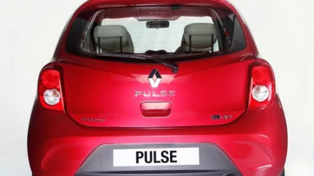 De atrás, logo romboidal