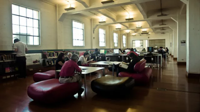 Chile: Por lo que pagas un día en la Feria del Libro, puedes leer todo un año