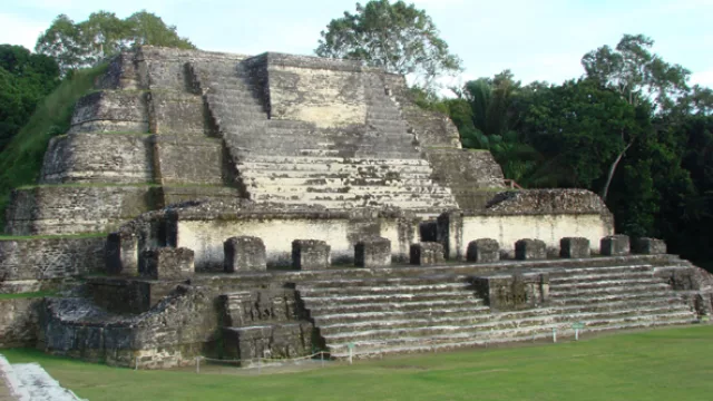 Templo del Dios Sol en las ruinas mayas Altun Ha