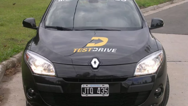 De frente no parece pariente del Fluence