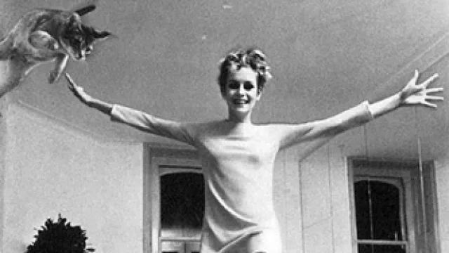 Ingibjorg Haraldsdottir, Mujer