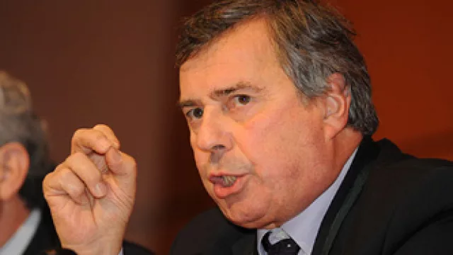 François Bourguignon dice: Que paguen más los ricos y que se baje el IVA al consumo