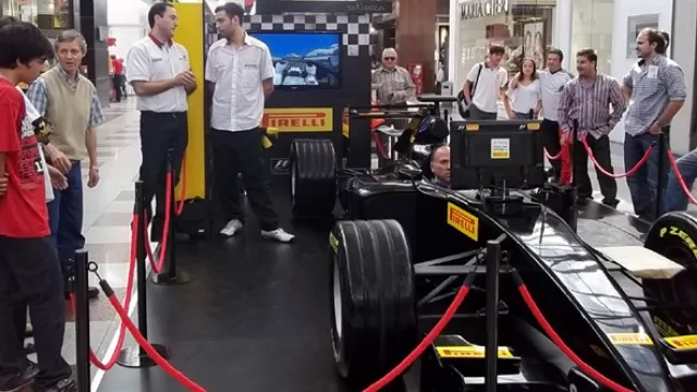 Un F1 en pleno Córdoba Shoping