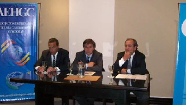 Aguas Cordobesas y los hoteleros firman convenio para cuidar el agua