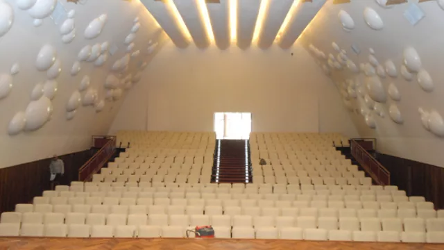 El uso de esferas en el auditorio no tiene otro exponente en el país