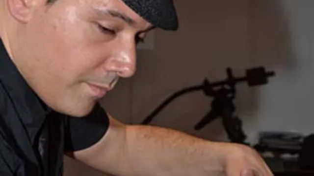 Martín Rodríguez maquillando