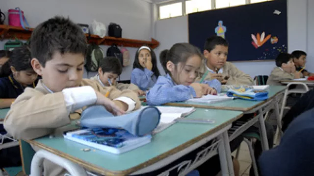 Chile: “Hay que igualar el salario de los profesores al de los profesionales”