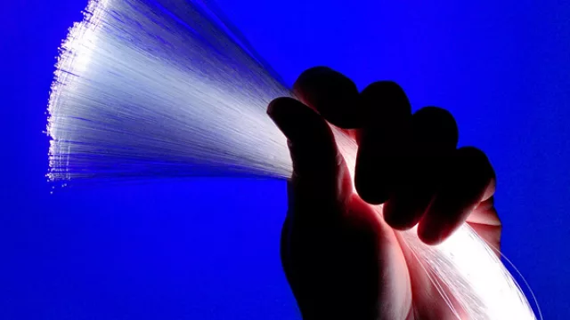 Uruguay: A 2012 habrá 238.000 hogares conectados a Internet por fibra óptica