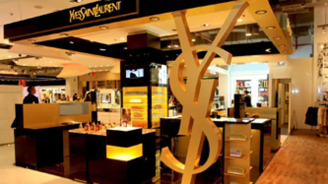 Yves Saint Laurent abre sus primeros stands internacionales en Argentina (uno en Córdoba)