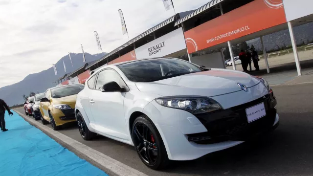 Chile: Con la potencia de un F1 llegó Renault Sport a Chile (¿como te sentirías al volante?)