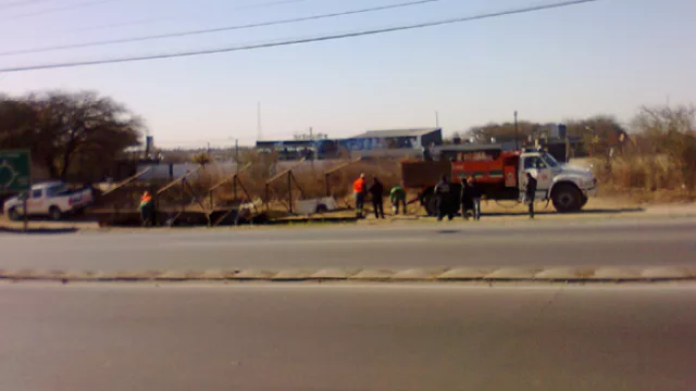 Carteles de Vía Prom, Carreras y Sarmiento ¡fuera abajoooo! (hacia una vía pública con menos polución visual)