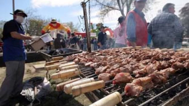 Chile: 6 de cada 10 chilenos tendrá aguinaldo este 18 (¿así será tu asado?)