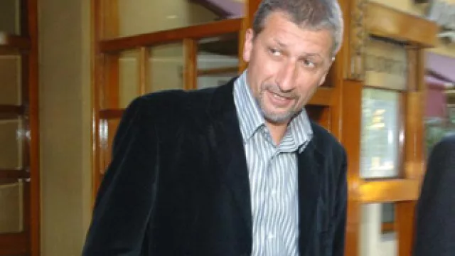 Ops... Campana hace sonar al resto