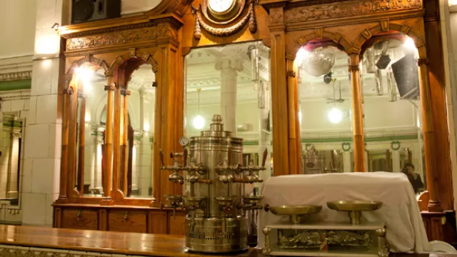 Entre los servicios se cuentan: sonido, iluminación, ambientación y pantallas