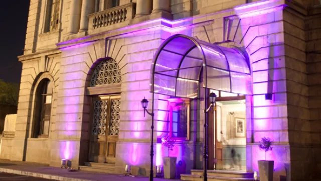 Emplazado en un lugar de privilegio, el salón fusiona estilo propio y vanguardia