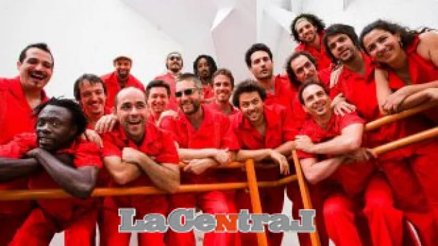 Resuenan los tambores